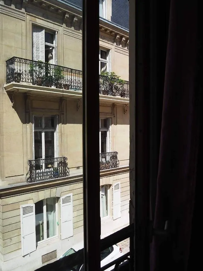 Studio Calme Pres Des Champs Elysees Apartment Paris France