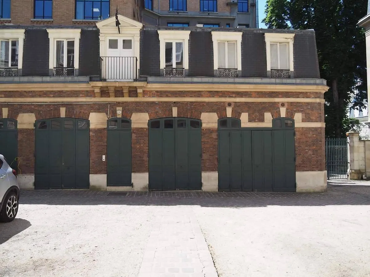 Studio Calme Pres Des Champs Elysees Apartment Paris France