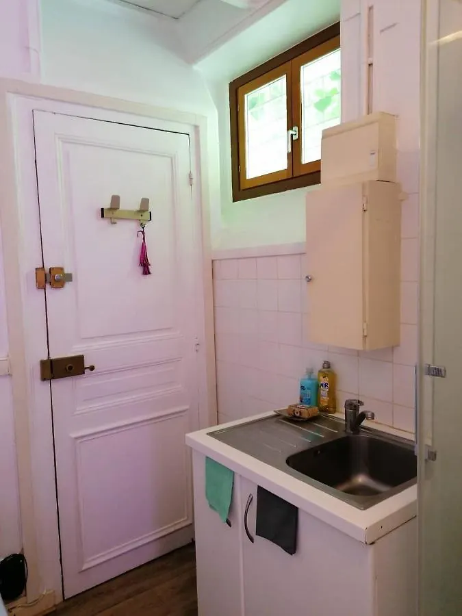 Studio Calme Pres Des Champs Elysees Apartment Paris
