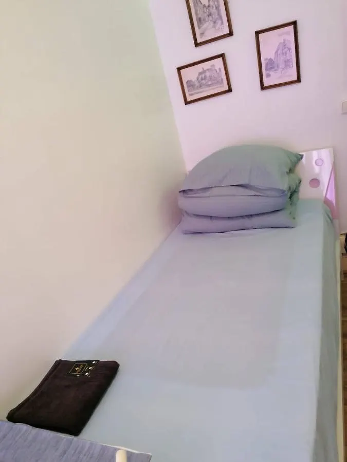 Studio Calme Pres Des Champs Elysees Apartment Paris France